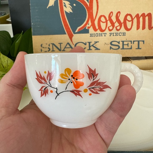 Federal Glass Autumn Blossom milk glass snack set with original box - Picture 3 of 8